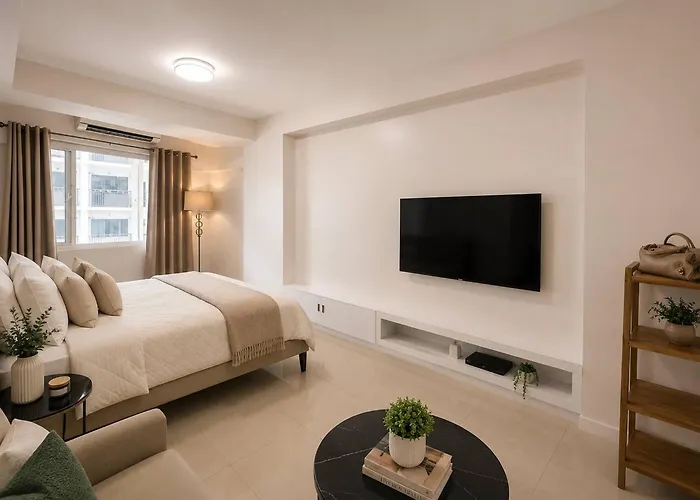 Luxury Open Concept Front Of Mall Of At Shell Residences Tower B